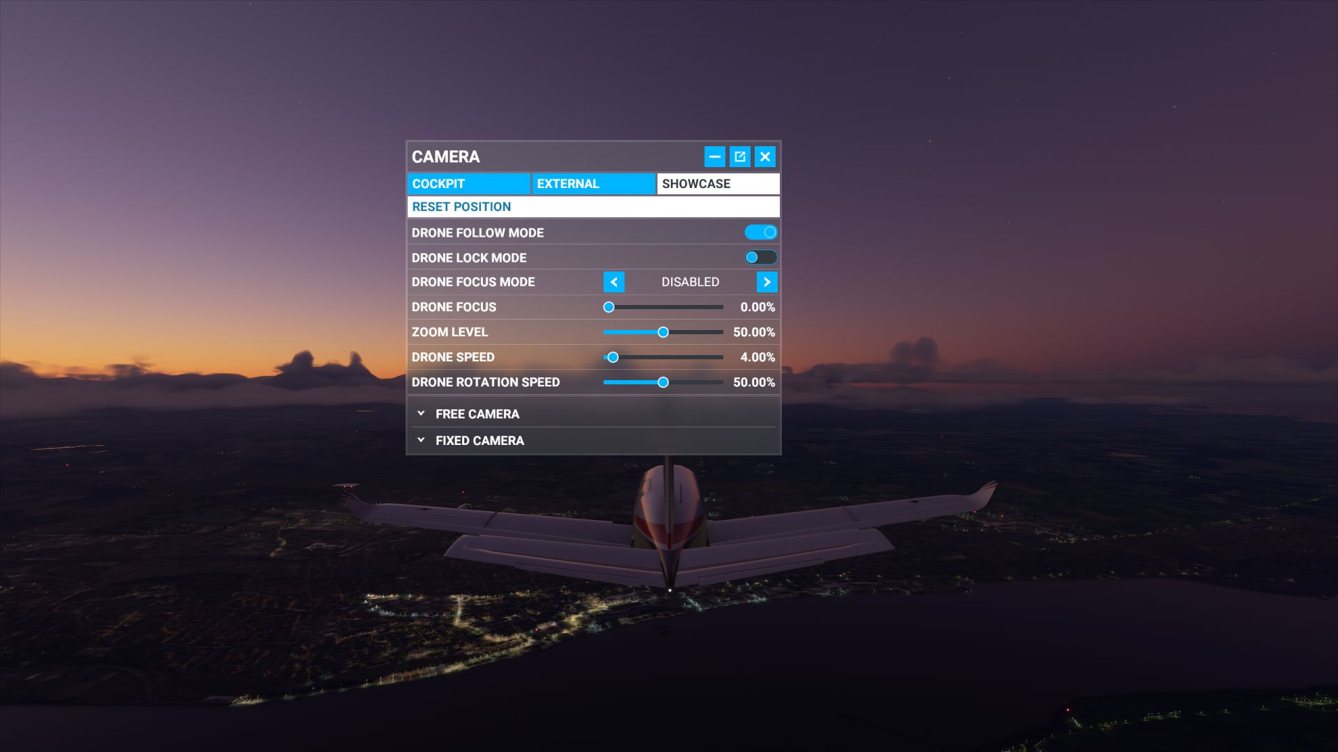 Una captura de pantalla de Microsoft Flight Simulator en el juego con el menú de la cámara superpuesto en un avión