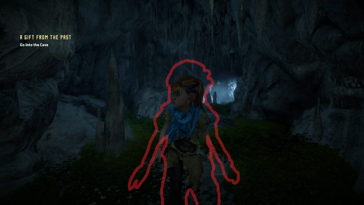 Aloy cuando era joven, rodeada por un contorno rojo de ella cuando era más grande, en una cueva.