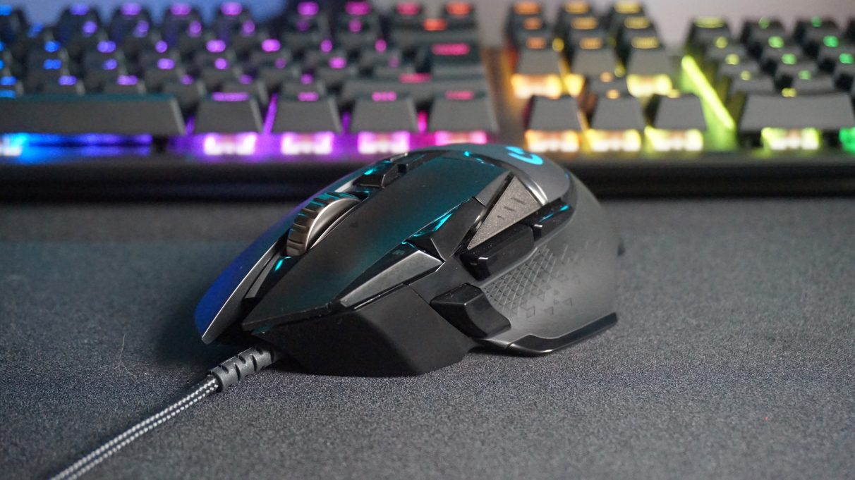 Una foto del mouse para juegos Logitech G502 Hero.