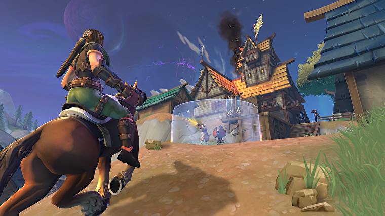 Una captura de pantalla de Realm Royale que muestra a un jugador a caballo cargando contra dos enemigos.  Uno dispara desde detrás de una barrera con una torreta a su lado, mientras que el otro acecha en la distancia con un francotirador.