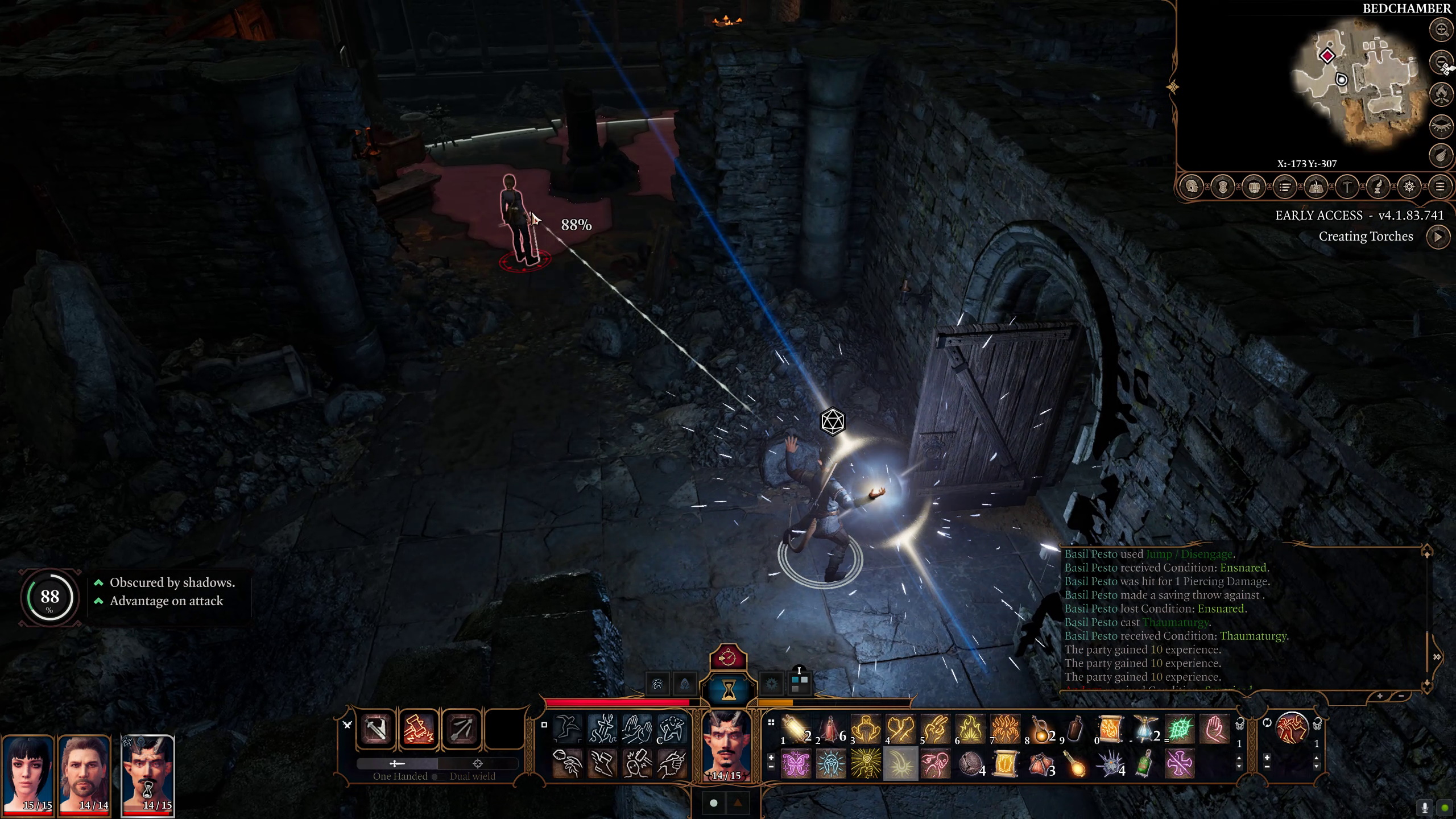 Una captura de pantalla de Baldur's Gate 3 que muestra a un personaje en una mazmorra de piedra subterránea, lanzando un hechizo mientras se infiltra en un guardia desprevenido.